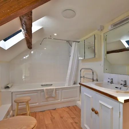 2 Bed In G0172 * 오스머덜리